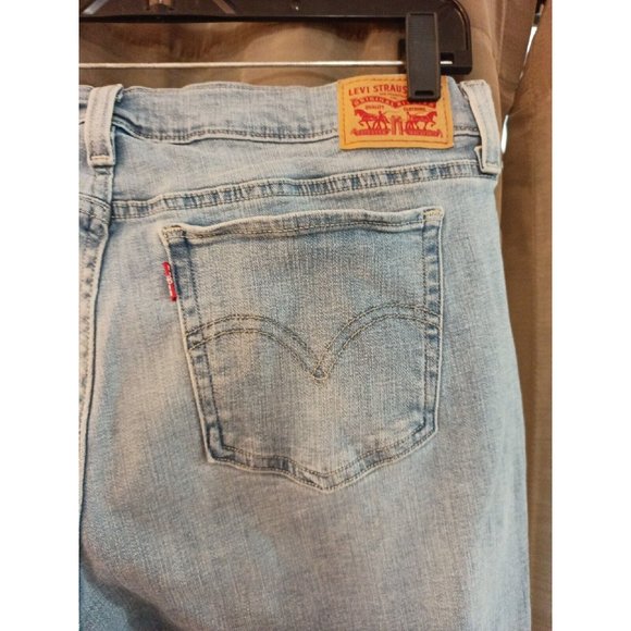 Women's Levi's Stretchy Comfortable Roll Cuff Jean's Size 32 - Picture 5 of 7